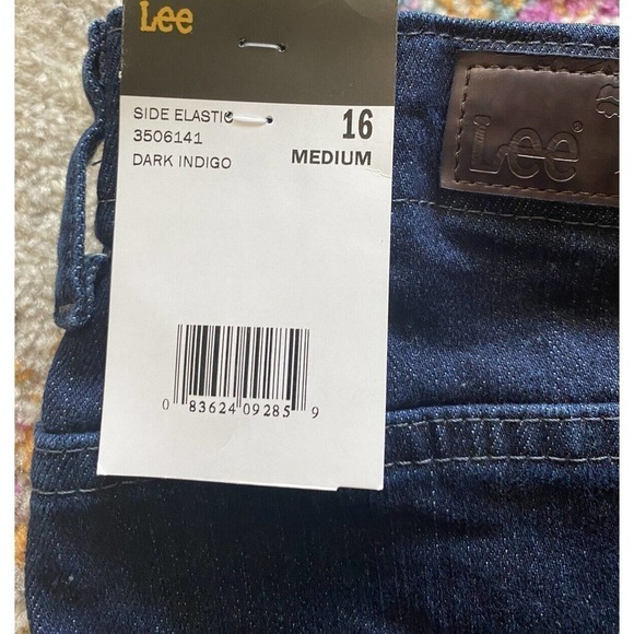 Lee side elastic at the waist women’s Size 16 Medium Blue Jeans - Picture 2 of 9